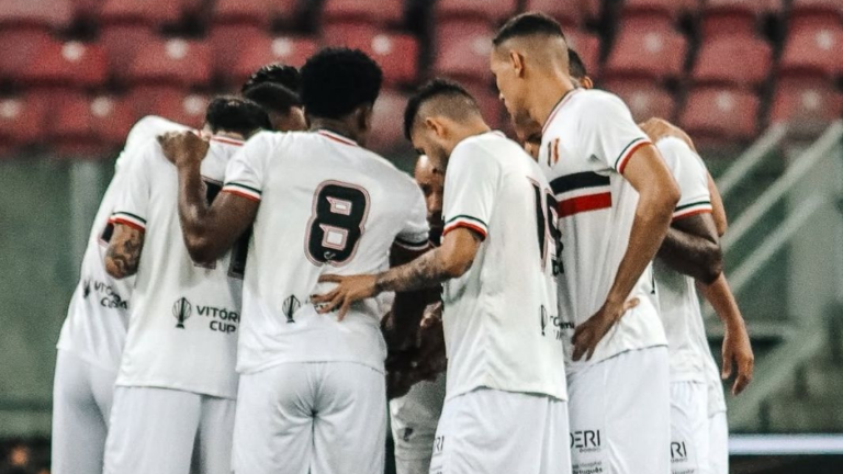 Santa Cruz perde a invencibilidade para o Retrô na Arena de Pernambuco