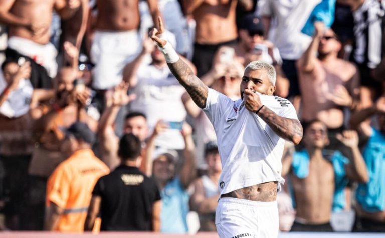Santos vira e vence com gol de Gabigol na estreia