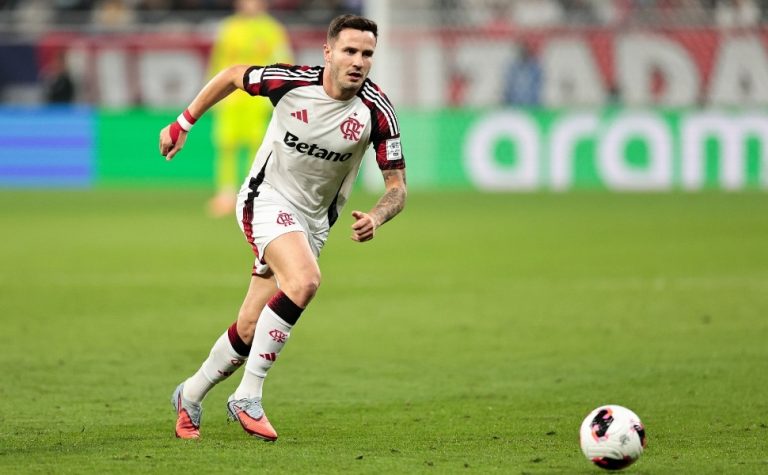Após operar calcanhar, Saúl não tem data para voltar ao Flamengo