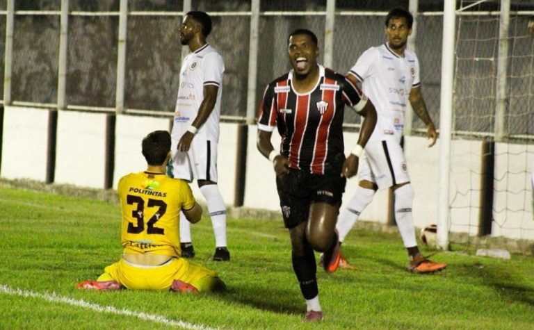 Serra vence a Desportiva e é o novo líder do Capixabão