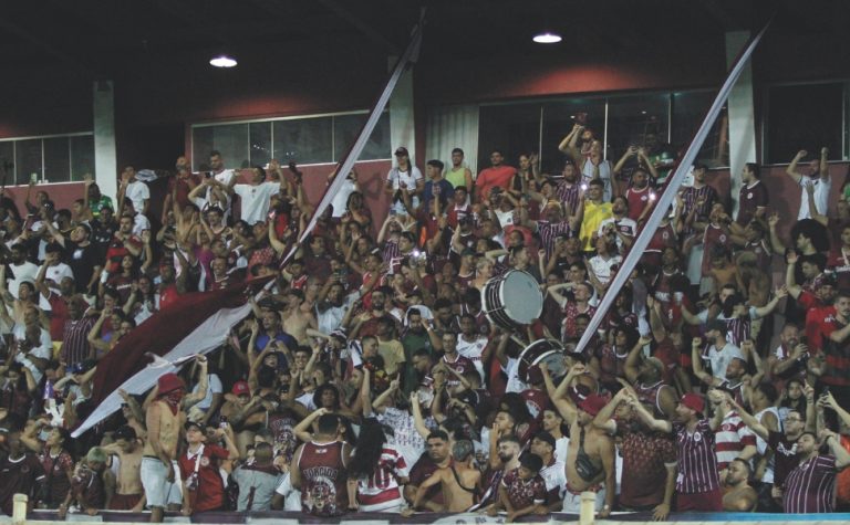 Torcedores da Desportiva tentam invadir vestiário do Vilavelhense