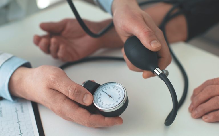 Três em cada 10 cursos de medicina são reprovados