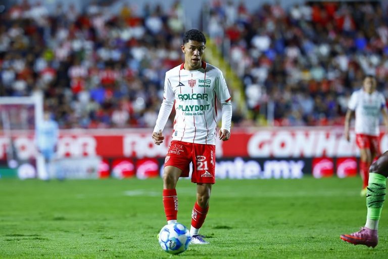 Vasco anuncia meia-atacante Johan Rojas, primeiro reforço para 2026