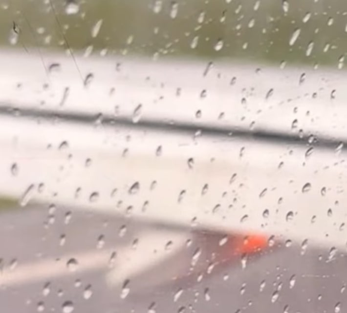 Vídeo: Turbina de avião pega fogo antes de decolagem em Santa Catarina: ‘Fiquei com muito medo’