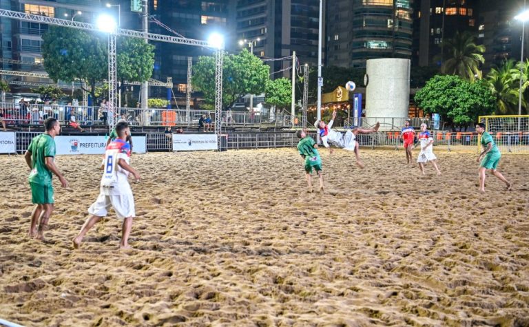 Vitória e Cruzeiro protagonizam duelo de gigantes no futebol de areia em Camburi