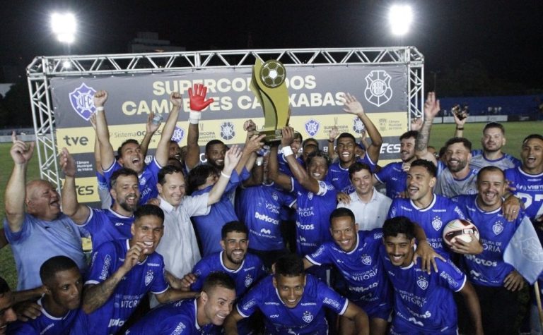 Vitória levanta a primeira taça do ano