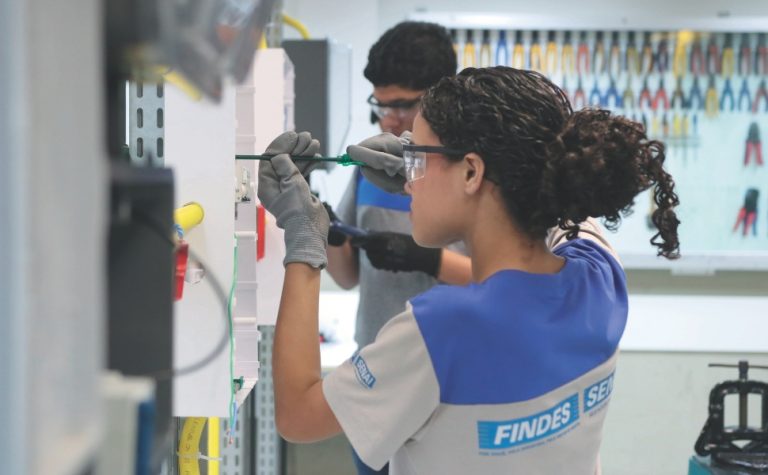 800 vagas em cursos do Senai para trabalhar na indústria