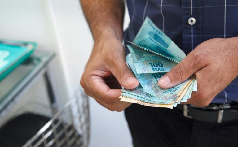 Abono salarial começa a ser pago nesta segunda-feira; veja quem recebe