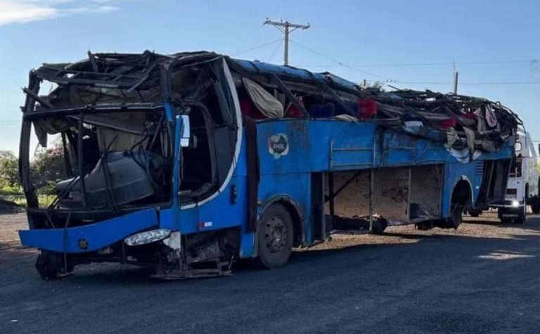 Acidente com ônibus de trabalhadores rurais deixa 6 mortos em rodovia de SP