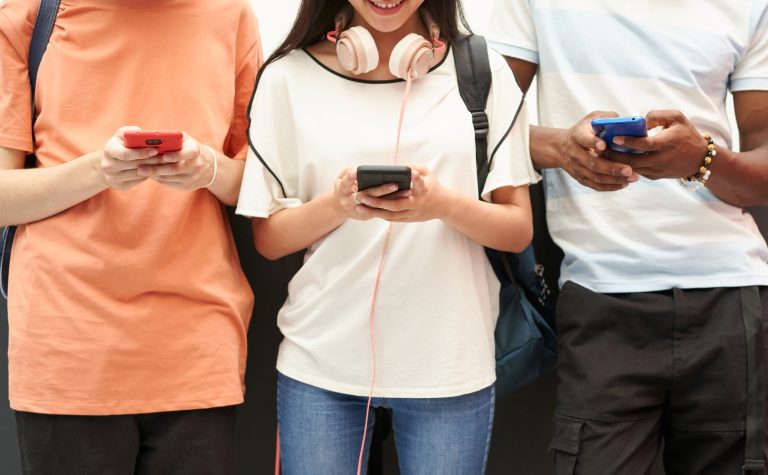 Adolescentes buscam tratamentos contra o vício em redes sociais