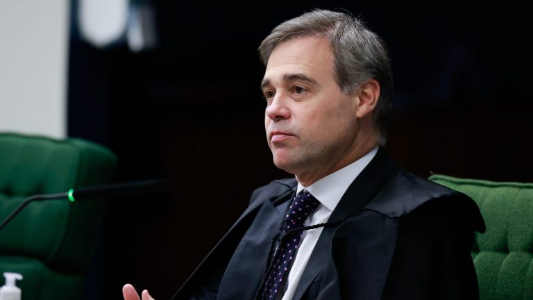 André Mendonça convoca reunião com a PF sobre o Banco Master
