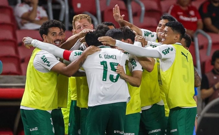 Andreas é decisivo, Palmeiras vence Inter fora e vira líder do Brasileiro