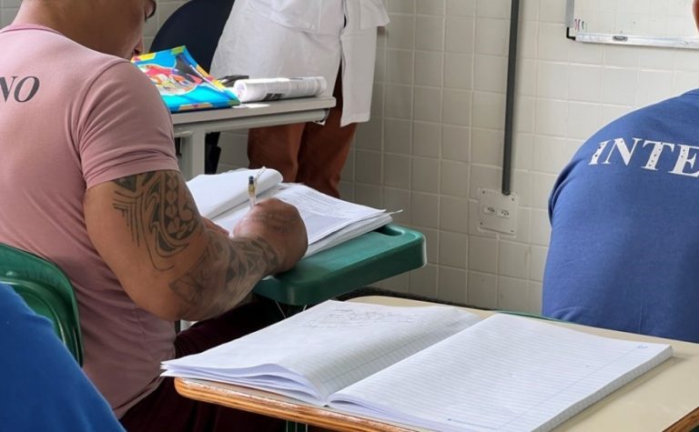 Ano letivo de 2026 começa para cerca de 4 mil detentos no Espírito Santo