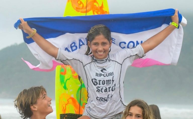 Aos 13 anos, surfista capixaba desafia ondas gigantes em Nazaré