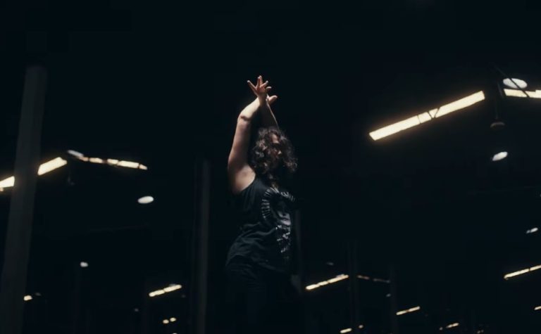 Artista capixaba com deficiência visual monocular lança websérie sobre dança