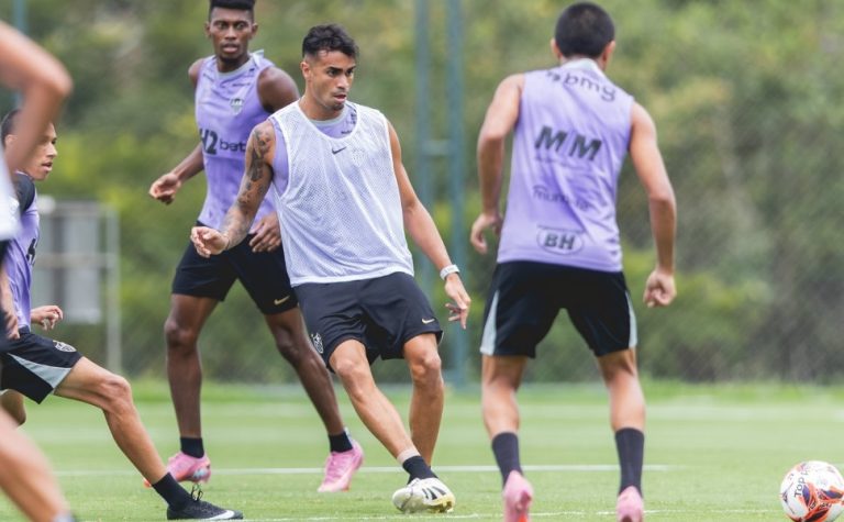 Atlético-MG busca liderança em casa