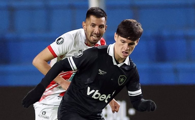 Botafogo empilha gols perdidos e perde para o Potosí na Libertadores