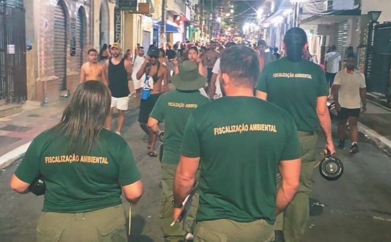 Caixa de som em blocos de Carnaval em Vitória pode render multa de R$ 2.719