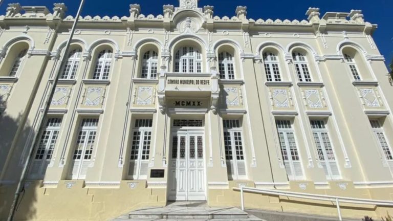 Câmara do Recife rejeita pedido de impeachment de João Campos por 25 votos a 9