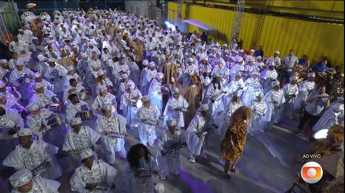 Carnaval no Rio: terceira noite de desfiles do Grupo Especial começa com Paraíso do Tuiuti
