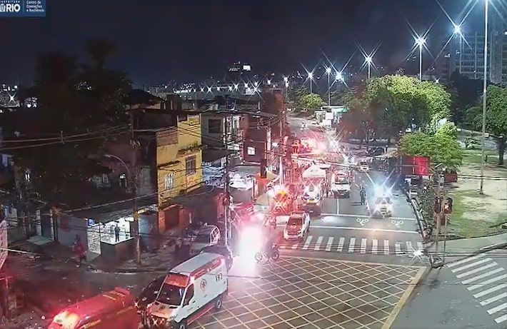 Casas desabam no Rio de Janeiro e deixam uma mulher morta e 9 feridos
