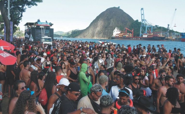 Coisas de Negres: bloco contra o preconceito toma conta do Centro de Vitória