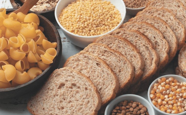 Comer carboidrato à noite traz riscos para a saúde?