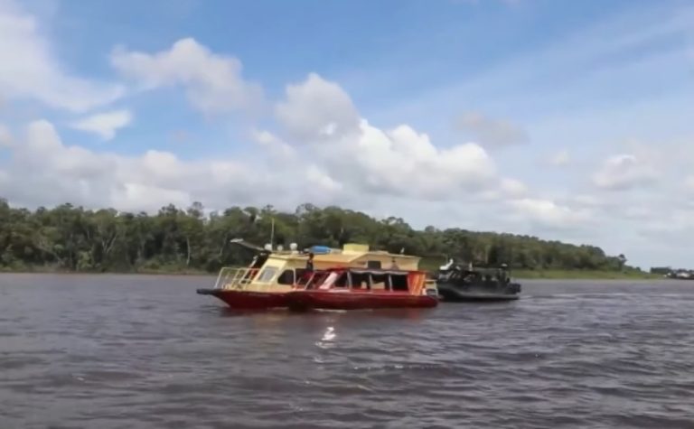 Corpo de terceira vítima de naufrágio no Rio Amazonas é enterrado
