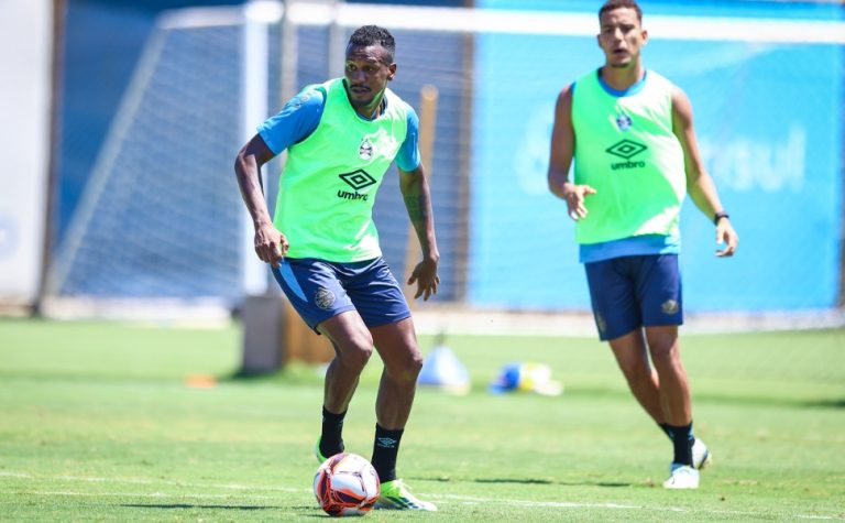 Edenilson chega ao Rio para assinar com o Botafogo