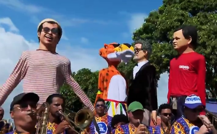 Estrelas de ‘O Agente Secreto’ viram bonecões no carnaval de Olinda
