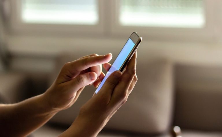 Falta de chips deixa celulares mais caros e especialistas preveem queda nas vendas