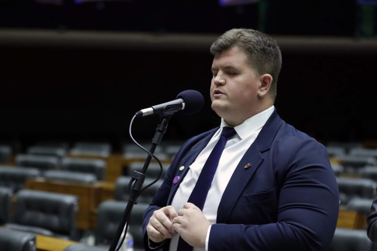 Felipe Rigoni bate o martelo e decide filiação