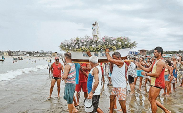 Festa das Canoas com feira e shows em Marataízes