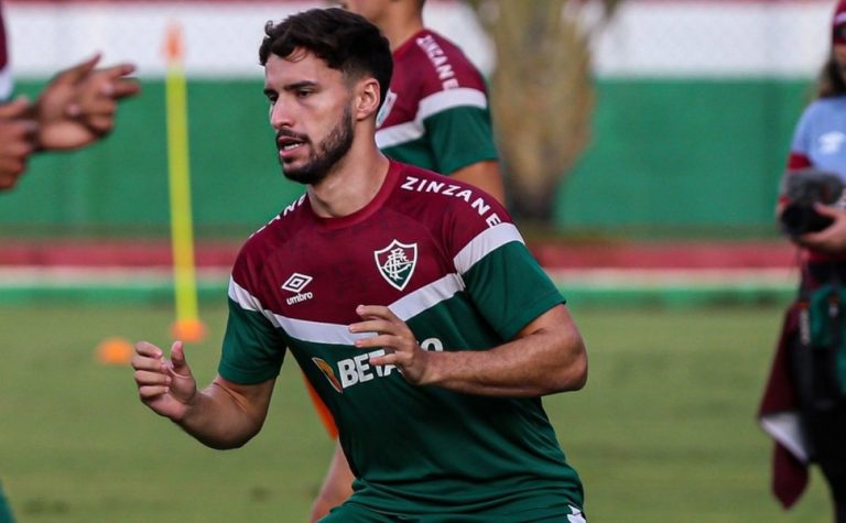 Fluminense encaminha renovação de Martinelli