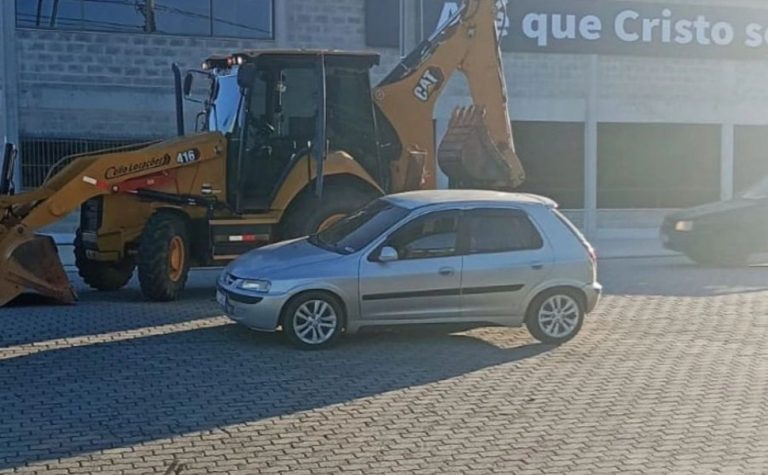 Gari morre após acidente entre moto e retroescavadeira em rodovia no ES