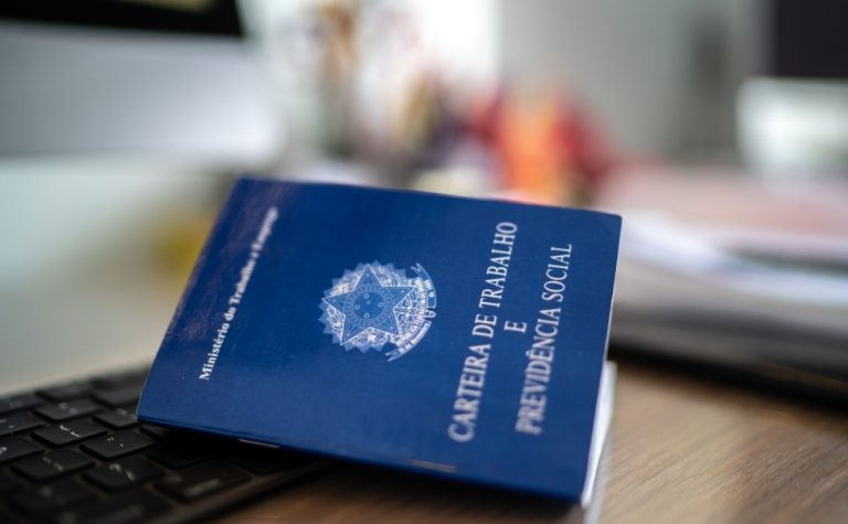 Governo deve enviar proposta de fim da escala 6×1 após o Carnaval, diz líder do PT