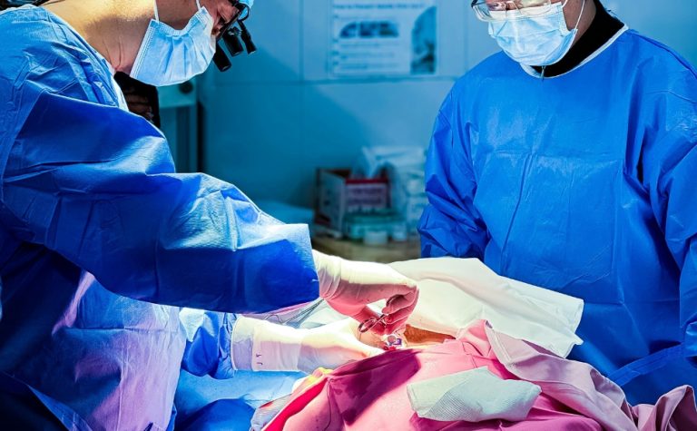 Homem perde testículo após erro em cirurgia de hérnia