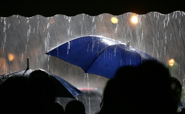 Inmet emite alerta e sábado deve ser de chuva em grande parte do ES