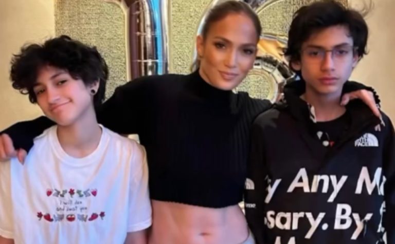 Jennifer Lopez comemora aniversário de 18 anos dos filhos gêmeos