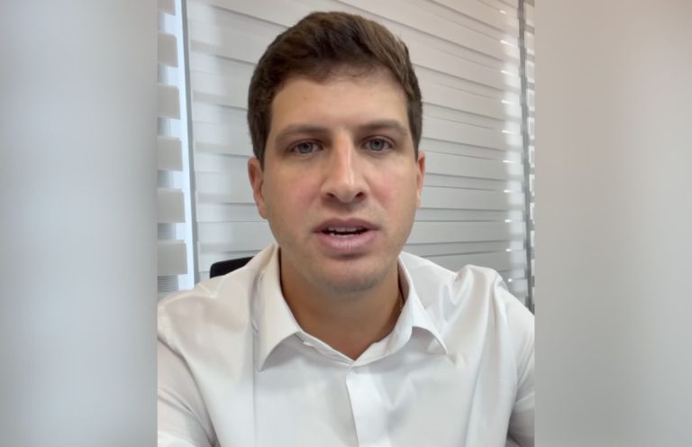 João Campos diz que monitora chuvas e garante Carnaval seguro no Bairro do Recife