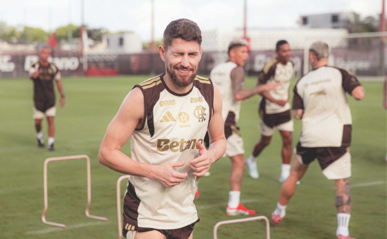 Jorginho participa de treino e pode reforçar o Flamengo pela Recopa