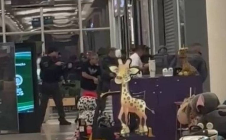 Jovem é morta a facadas pelo ex-namorado em shopping de SP