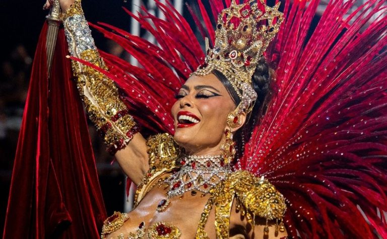 Juliana Paes disse que pai com Alzheimer ‘previu’ volta dela para a Viradouro