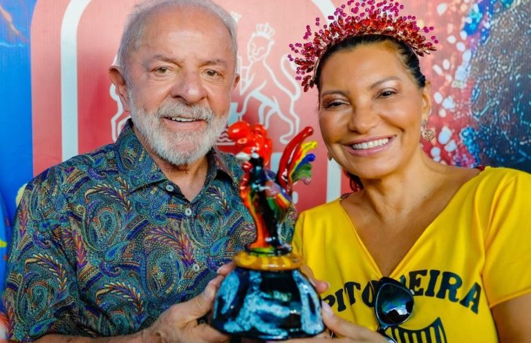 Lula acompanha Galo da Madrugada e divide atenções políticas no Recife