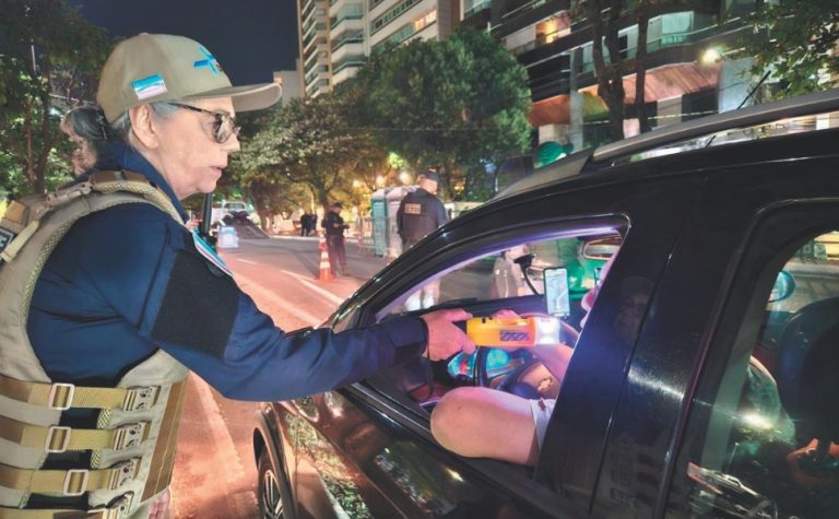 Mais de 300 motoristas são multados no Carnaval por recusarem teste do bafômetro