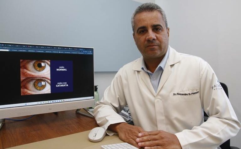 Médicos explicam quando é necessário operar catarata