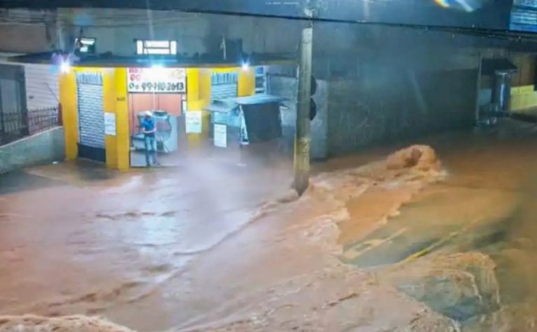 Minas Gerais tem 440 pessoas desabrigadas além de 23 mortos após fortes chuvas
