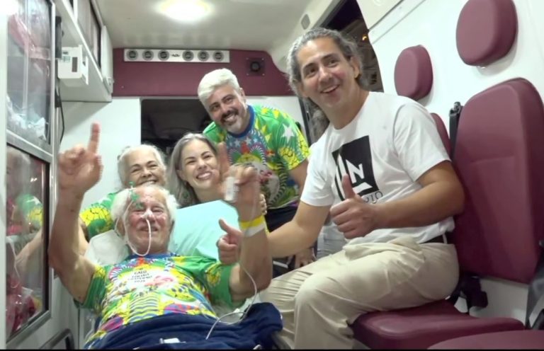 “Minha realização”: pai e braço direito de Leopoldo Nóbrega visita o Galo de maca