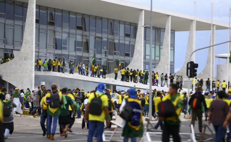 Moraes vota por rejeitar recurso de cúpula da PMDF condenada pelo 8/1