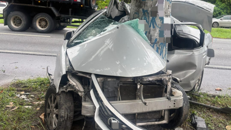 Motorista morre após bater contra poste na BR-101, no Recife